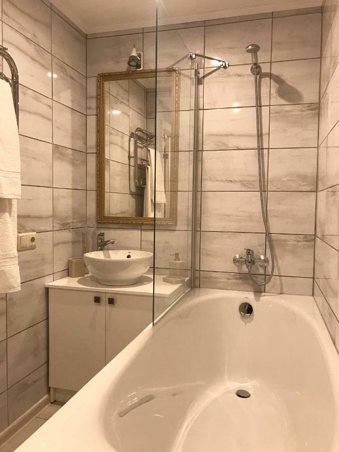 P Stradina Street 17 Appartement Ventspils Buitenkant foto